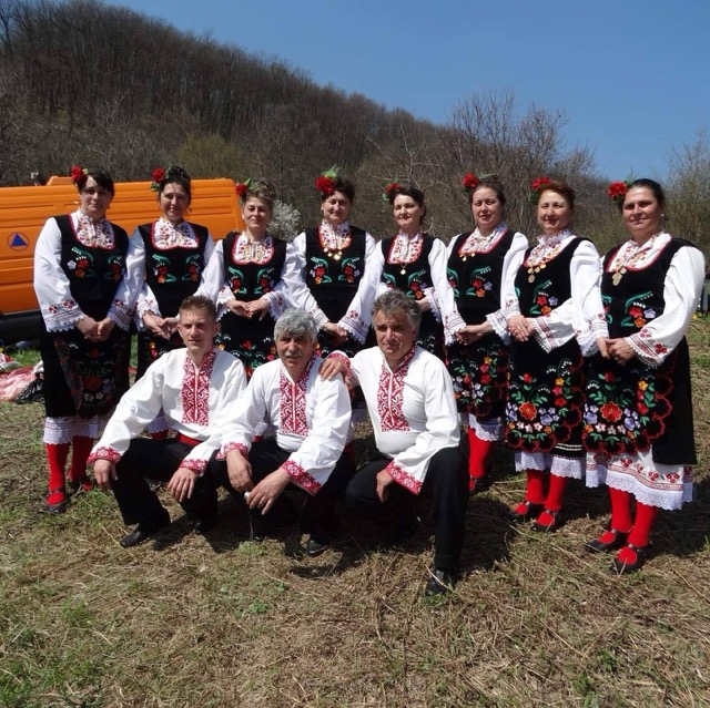 Танцов състав "Здравец"